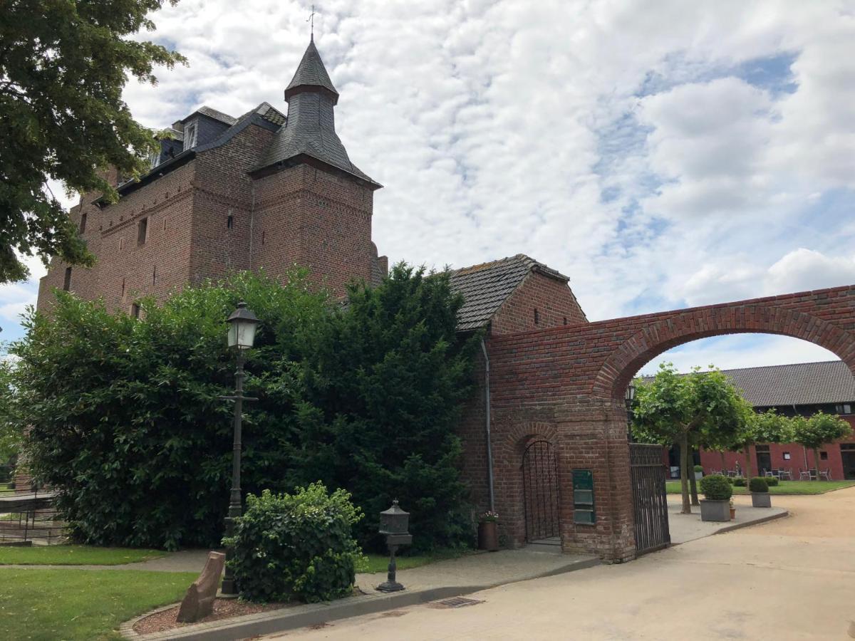 Burg Obbendorf 호텔 Niederzier 외부 사진